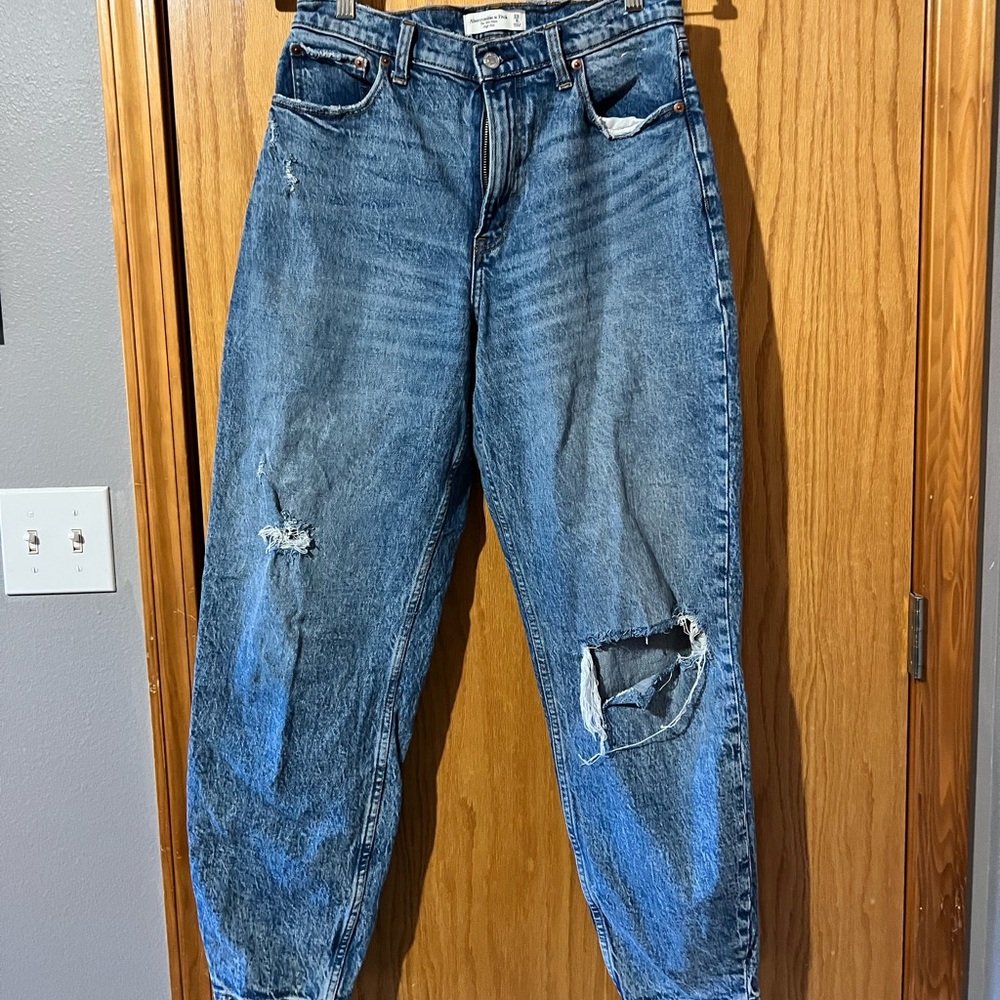 Abercrombie The ‘80’s Mom High Rise Jeans Size 29